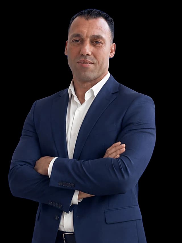 صورة الأستاذ تقار أحمد